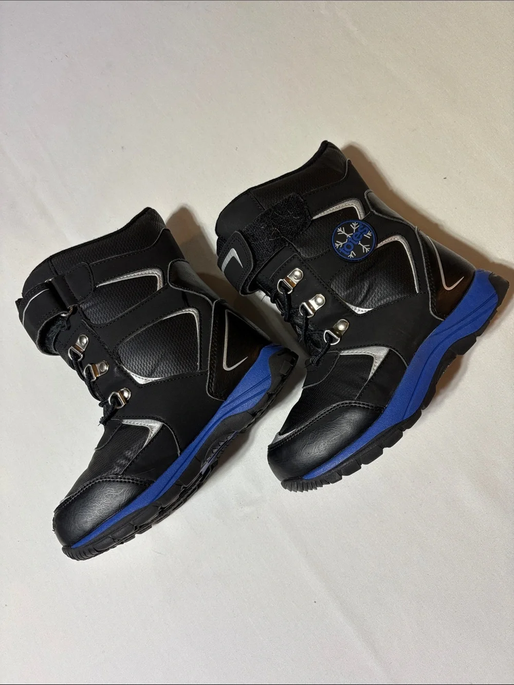 Kids Totes Unisex Snow Boots size 1 Hook-and-Loop Strap